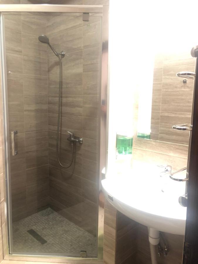 Hotel Europa à Rakhiv Extérieur photo