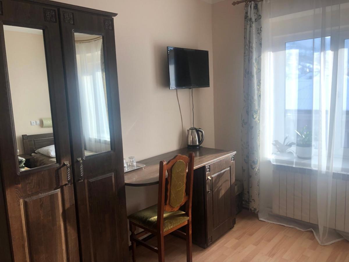 Hotel Europa à Rakhiv Extérieur photo