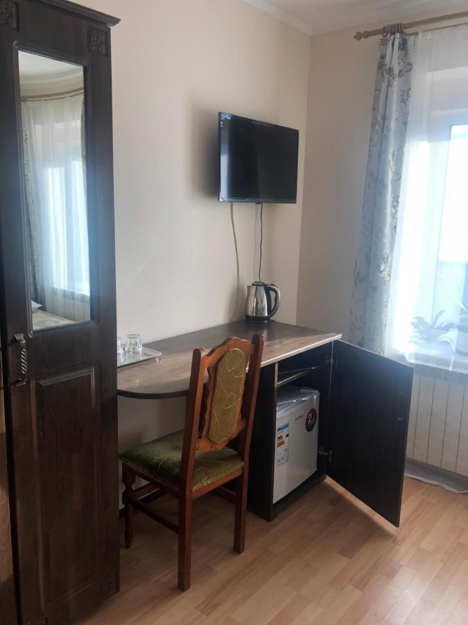 Hotel Europa à Rakhiv Extérieur photo