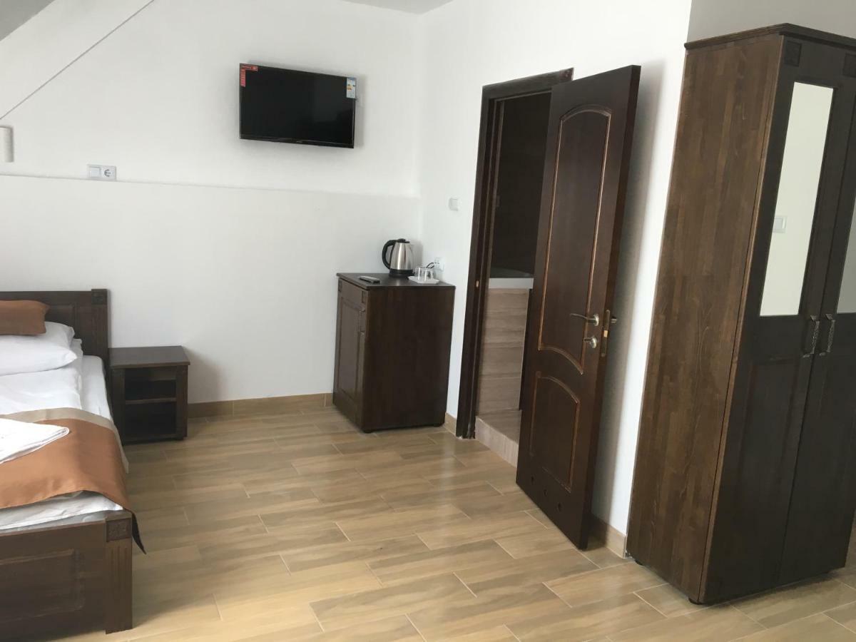 Hotel Europa à Rakhiv Extérieur photo