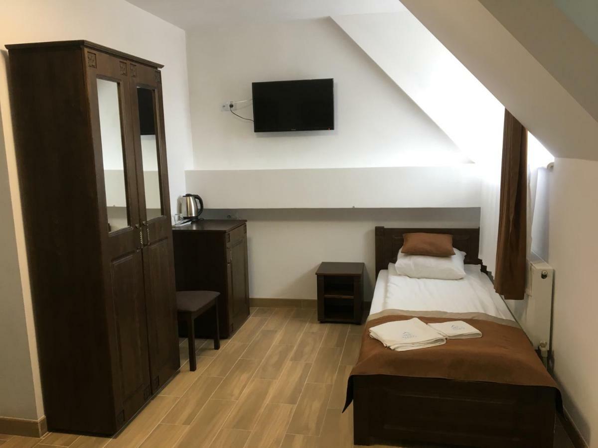 Hotel Europa à Rakhiv Extérieur photo